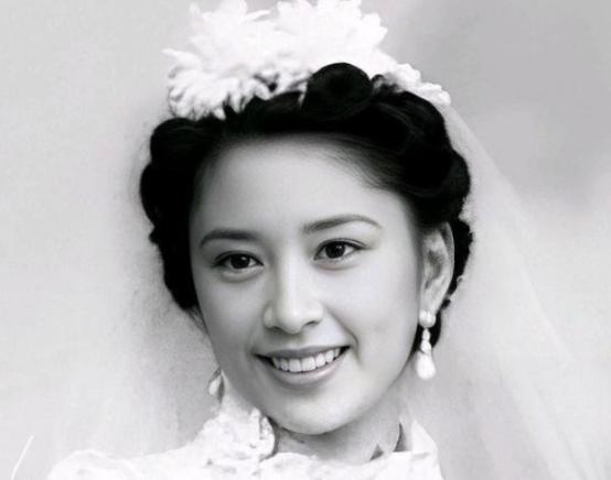1966年，27岁的胡友松发现生理期没正常来，便问76岁的丈夫李宗仁怎么办，谁料