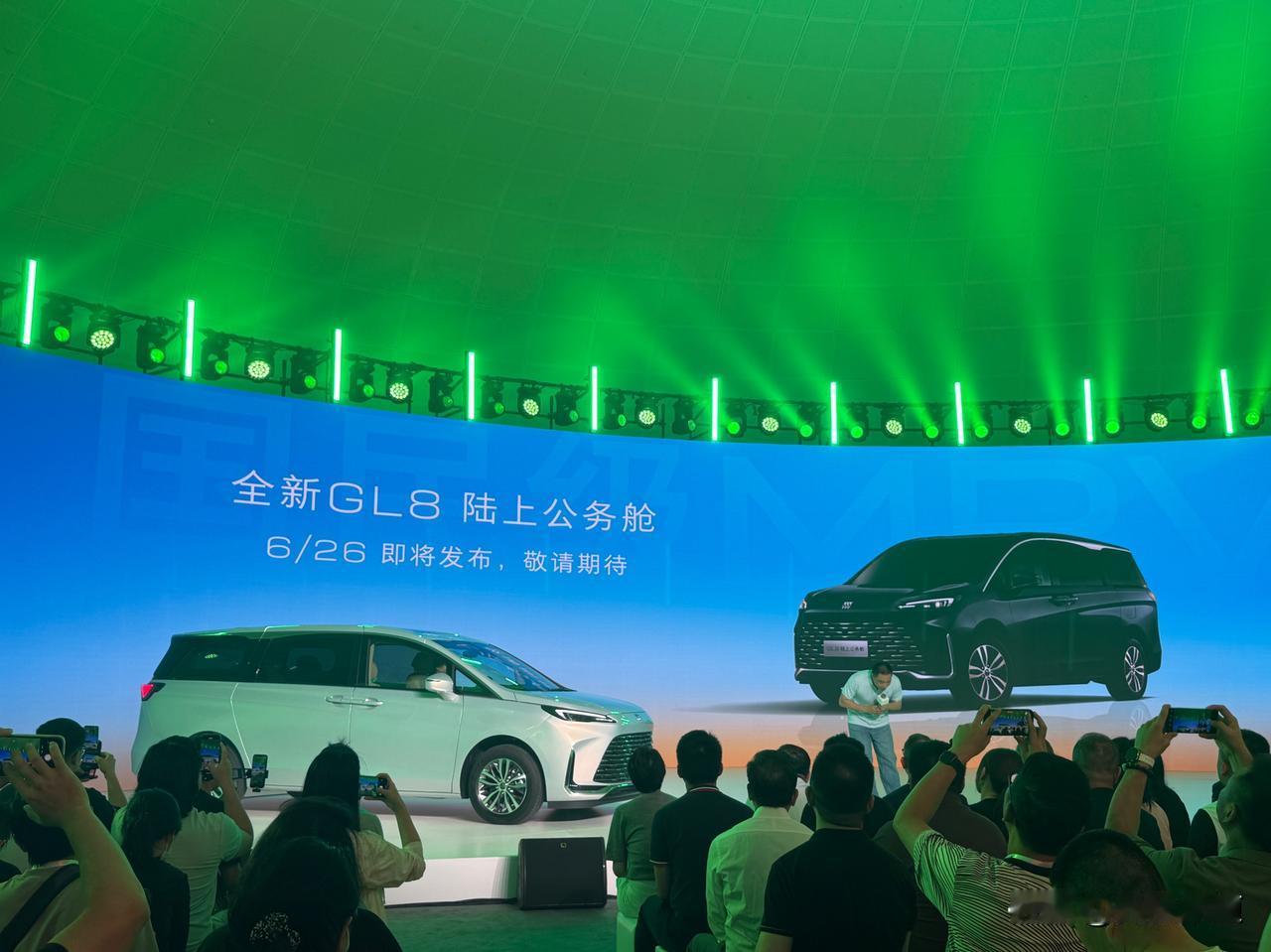 之前别克GL8的陆尚开局还不错，2个月不到订单超2万3，内部说近6成选了顶配，那