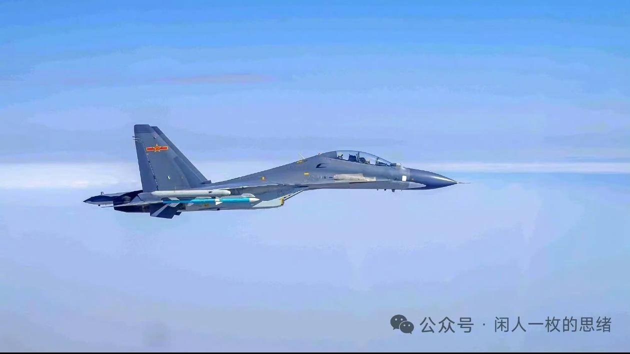 挂载霹雳八号近程空空导弹和霹雳十二中程空空导弹的俄制SU-30MKK重型战斗机，
