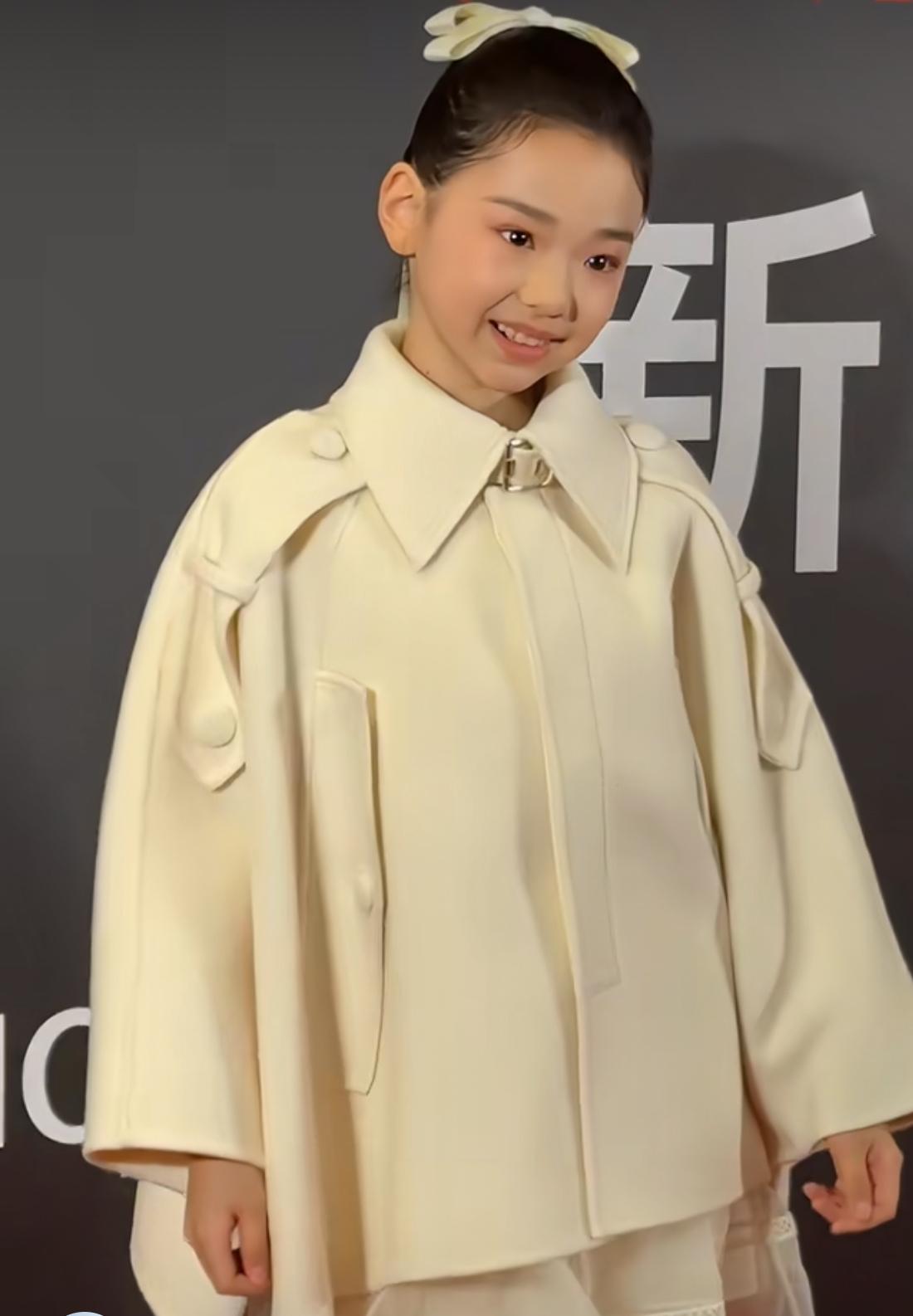 这样的孩子即便成绩不好又有什么关系？好淡定好松弛，莫名就让人觉得她一定会有一