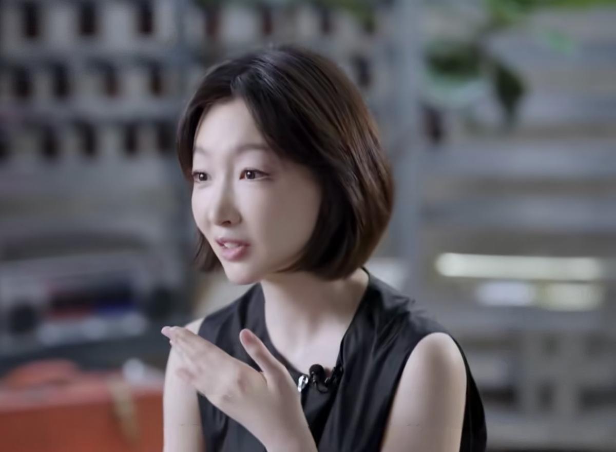 周冬雨这么久没去拍片，原来她去医美了，现在的她如果没人告诉你她是周冬雨，你还真的