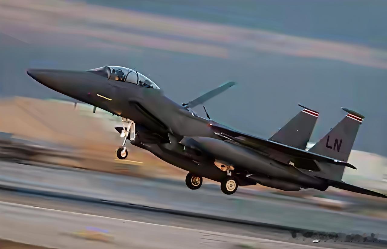 空军一号刚掉头，五十架大运就上天，美军这是要在中国春节前给伊朗送大礼？202