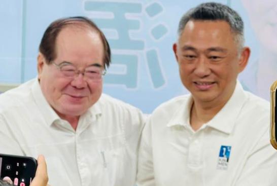就在刚刚，金门前县长杨镇浯宣布退出金门县长选举！杨镇浯今（3）日上午召开记者会，