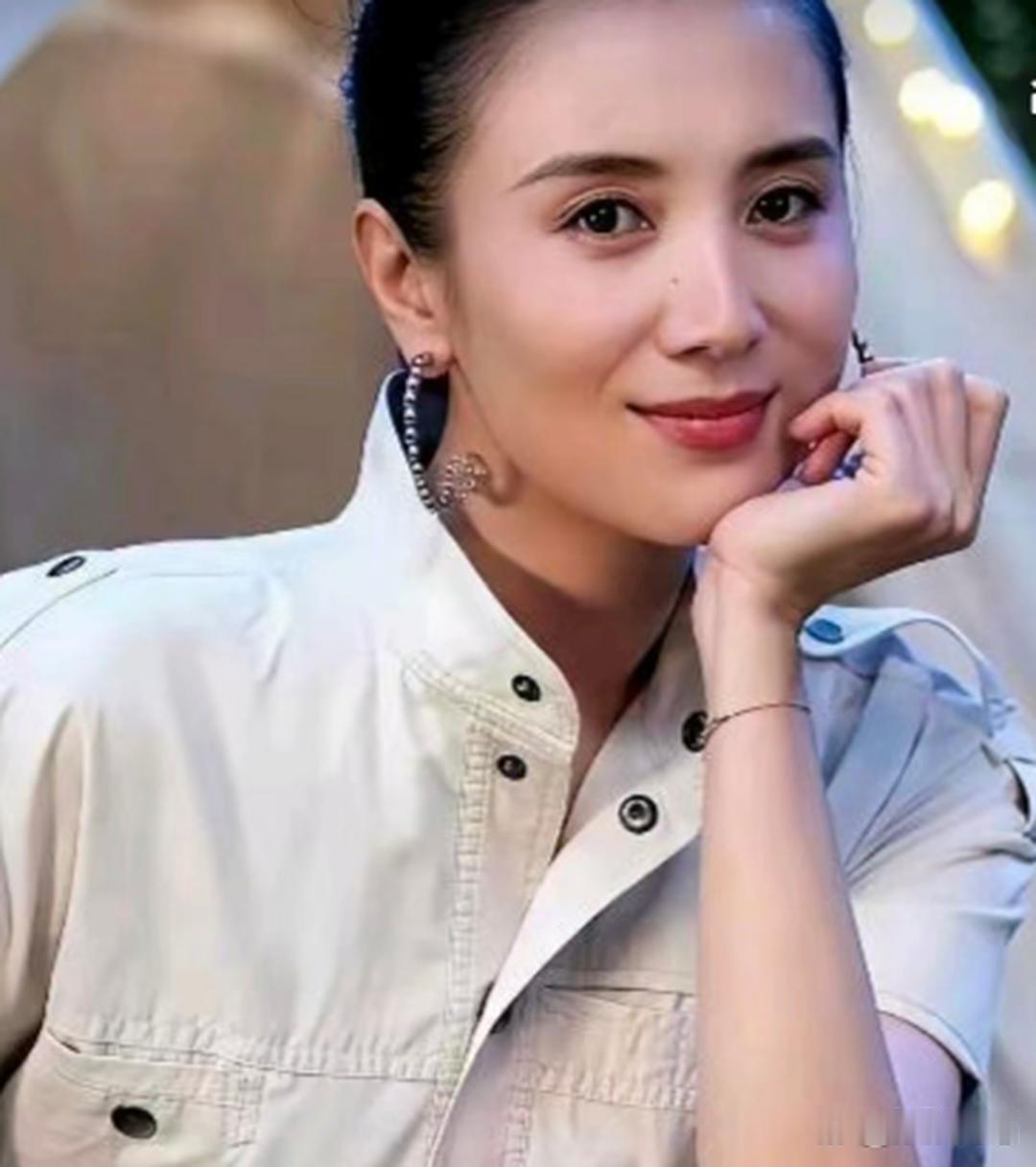 宋佳张口讨要成都演唱会门票，那英连磕巴都没打，直接给拒了。换别人早下不来台，那英