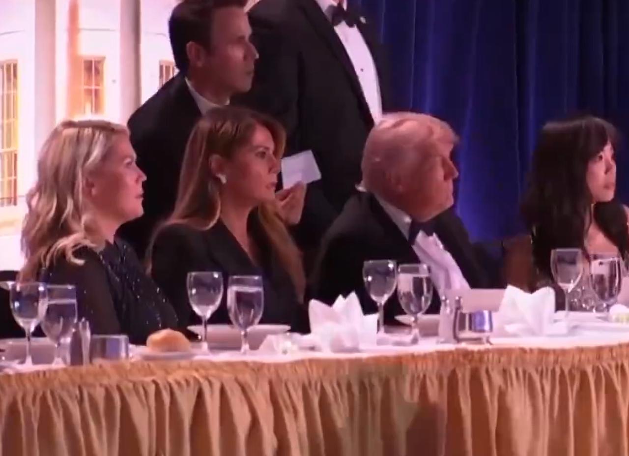 白宫晚宴上，坐在特朗普左手边的这个女孩，是谁呢？最近这段时间，不少人刷到这场白宫