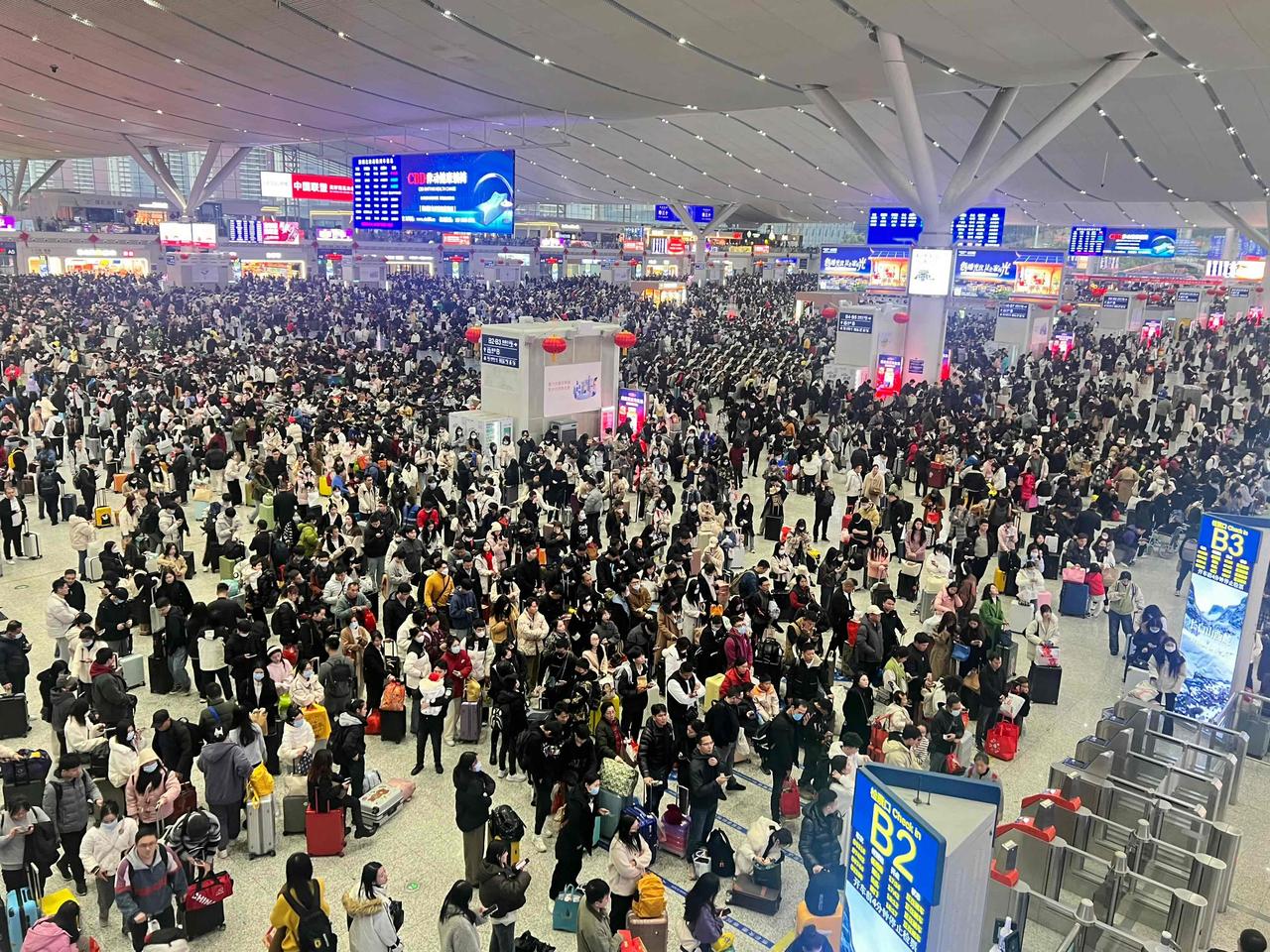 欲望天平：金钱、权力与美女的层层博弈