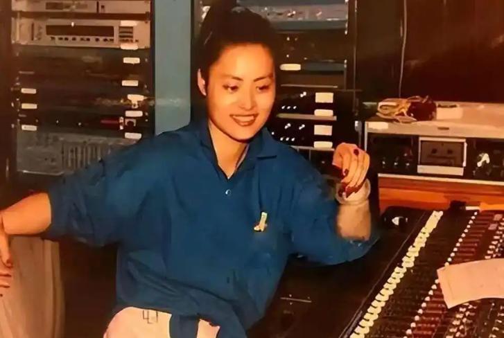 当年风头盖过毛阿敏，却因谷建芬一封私信，从歌坛天后跌成月薪400块的保姆，如今老