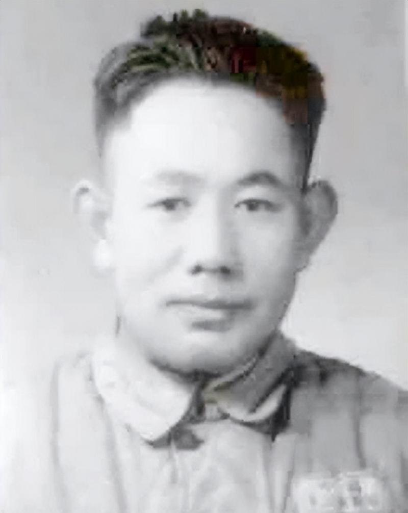 1951年师长抗命不撤，彭德怀战后当众点名，一句话全场愣住1951年，58