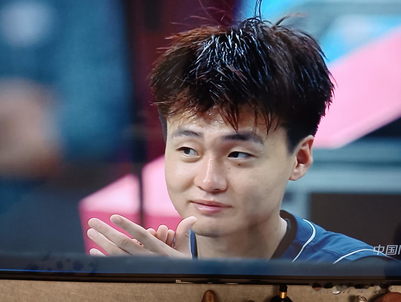 赵睿因伤缺席今晚对阵韩国男篮的比赛，广东球迷昨晚呐喊把徐杰补上。广东球迷不用喊，