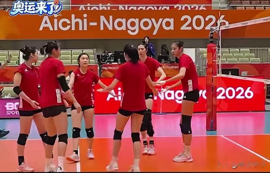 解盛钰首发，中国女排亚运会主力阵容浮出水面！9月15日，中国女排在日本进行首