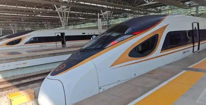 京沪高铁最快到什么时候不堪重负？2024年的一个周二早晨，上海虹桥站13号站台