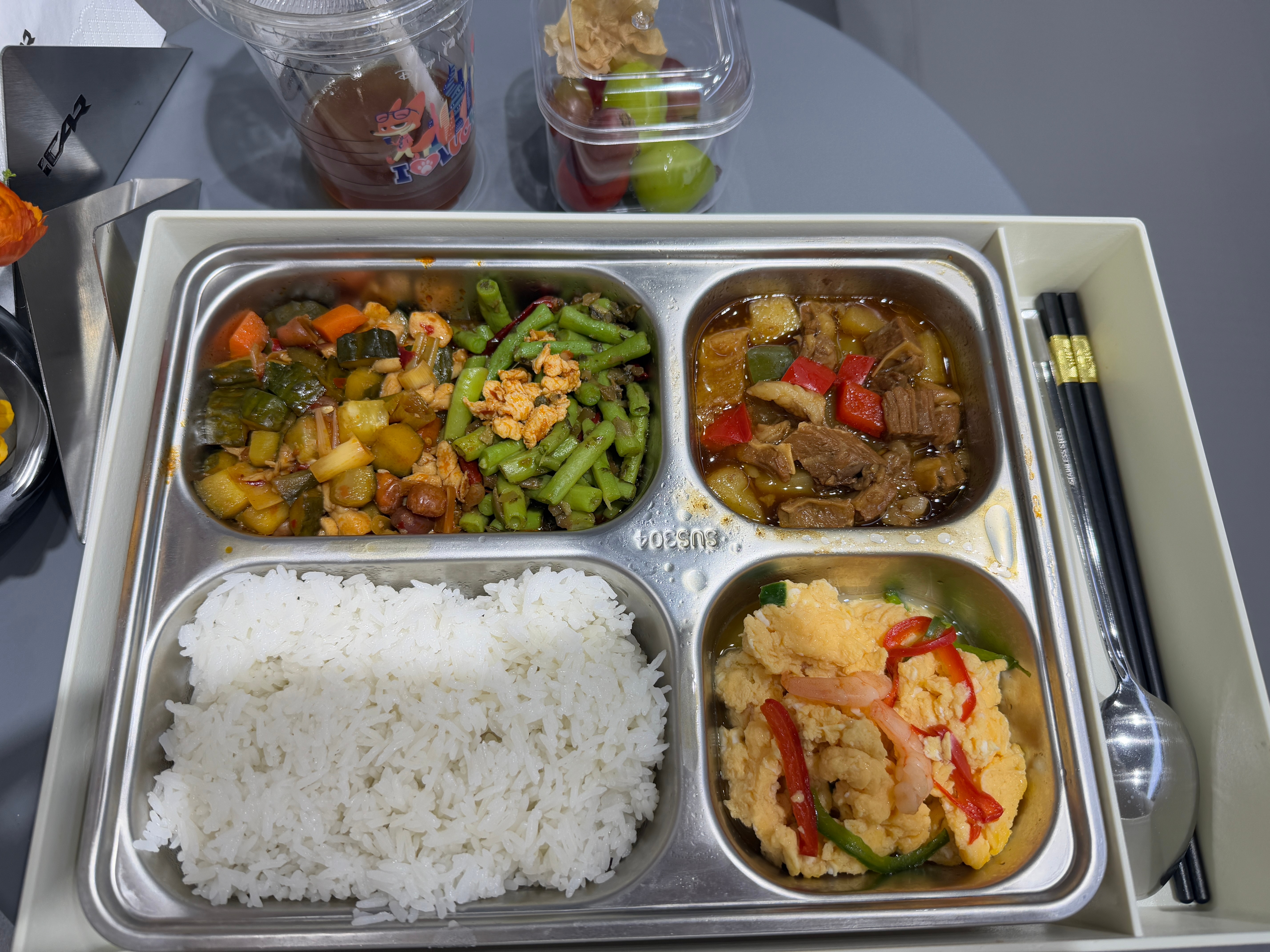 来iCAR展台蹭个午饭！