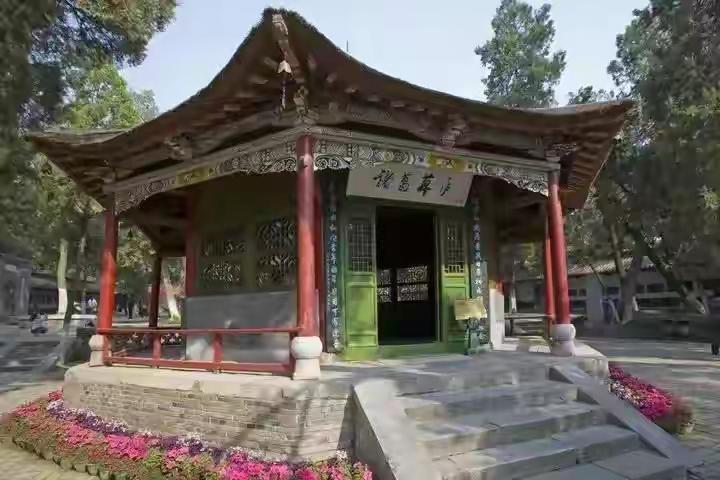 真正的隆中躬耕地，根本不是现在襄阳那个景区习做耻号日的假隆中，在汉水北边、