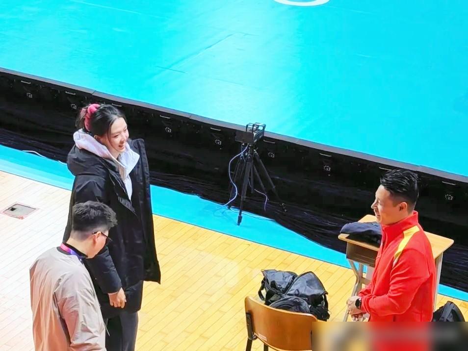 怪不得没看见张常宁呢，原来今天下午，张常宁是在看台上看了江苏与河南的比赛！说实话