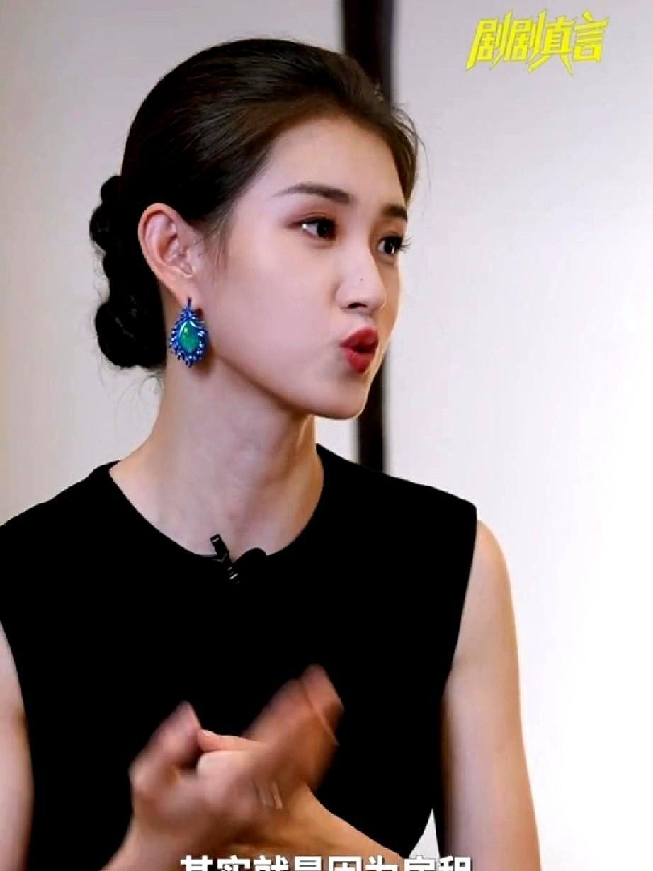 郭宇欣拍短剧月入十几万，不是运气，是赶上了风口。过去拍一部剧等半年，现在七天杀