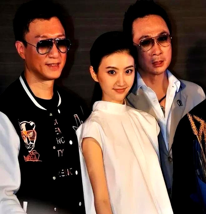 这片一翻演员表就懂了：大牌扎堆，都是给新人铺路的。2011年《战国》，投了1.5亿就为捧当时22岁的