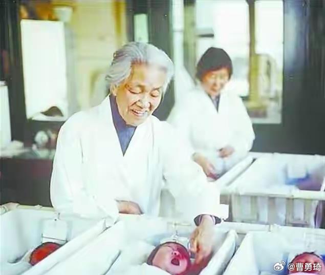 曾亲手接生袁隆平……她一生未婚未育，接生5万多名婴儿！[比心]致敬“万婴之母”林巧稚！缅怀！​​​