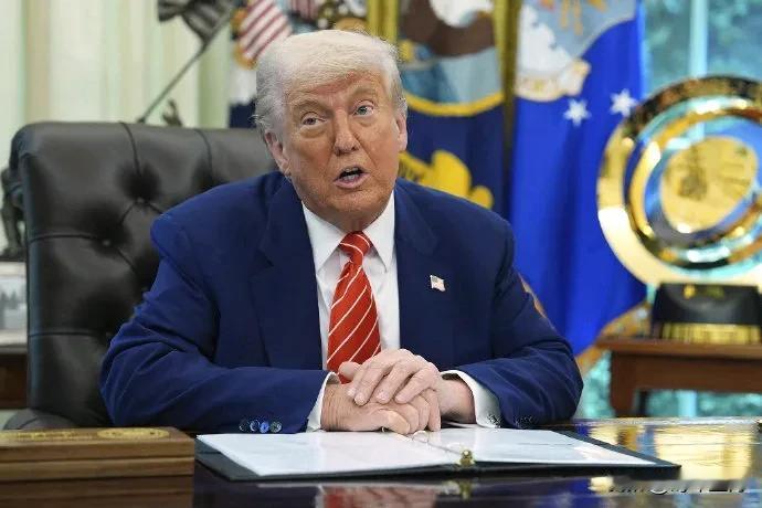 美国国家情报总监图尔西·加巴德意外泄露了一名中情局秘密特工的姓名——《华尔街日报