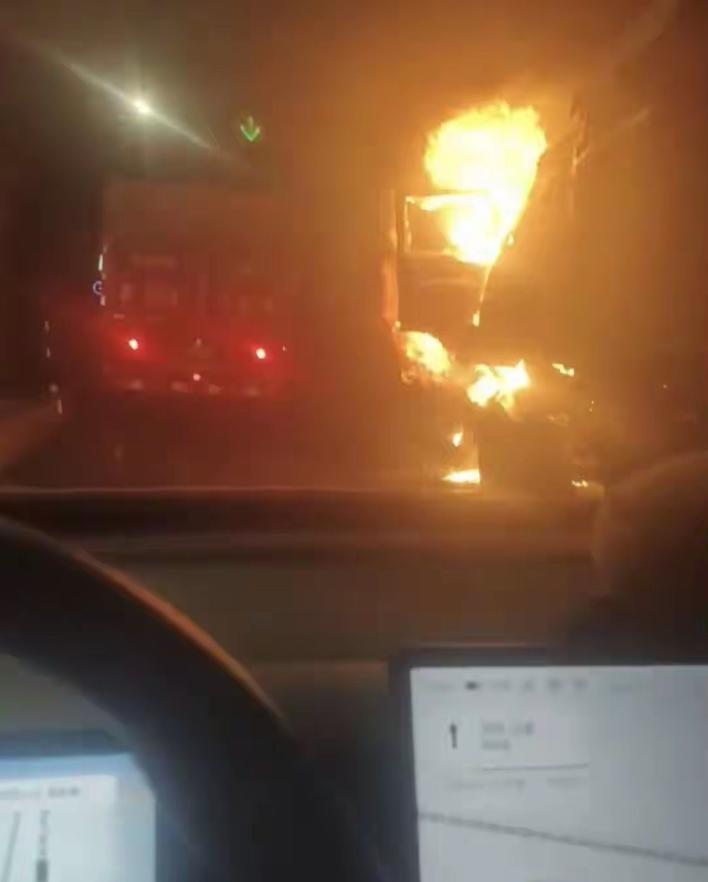 4月13号下午5点多，山西青银高速宝塔山隧道里，25岁的山东菏泽曹县小伙张健，握