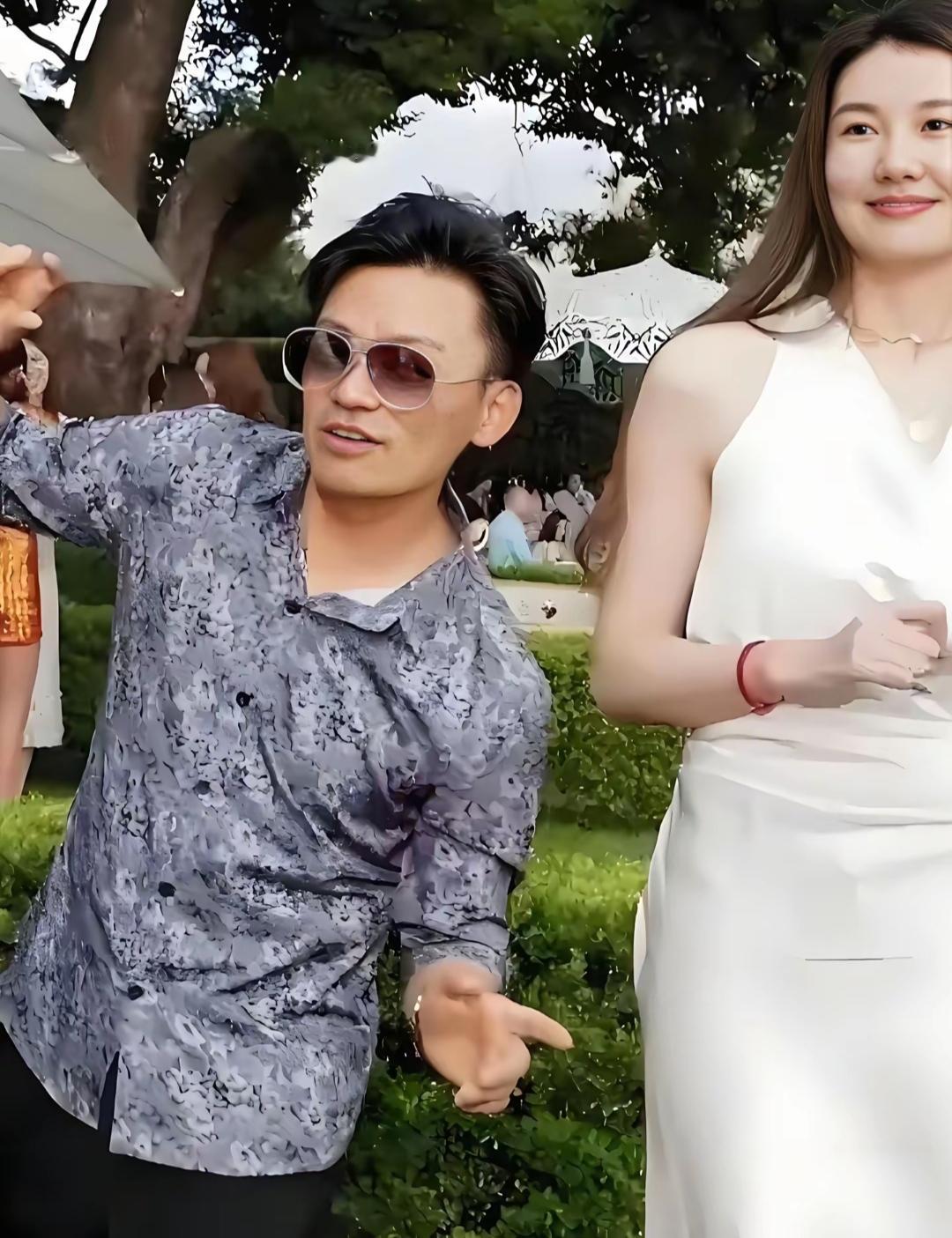 王宝强的第一段婚姻，娶的是马蓉，王宝强对马蓉那是掏心掏肺的好，赚的钱全都交给她，