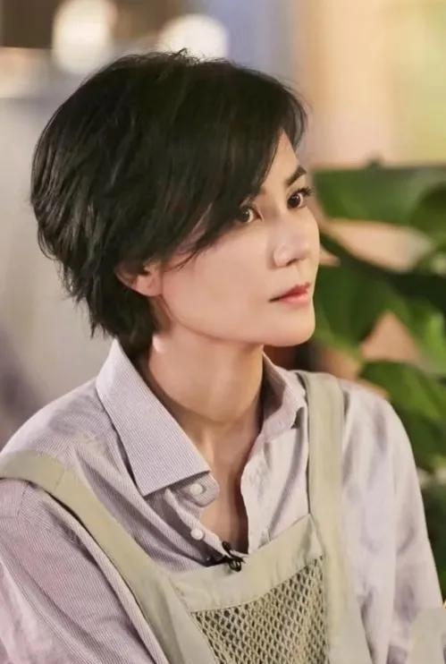 估计王菲现在肠子都悔青了吧她做梦都没想到当初她离婚极力要了两个孩子抚养权，为