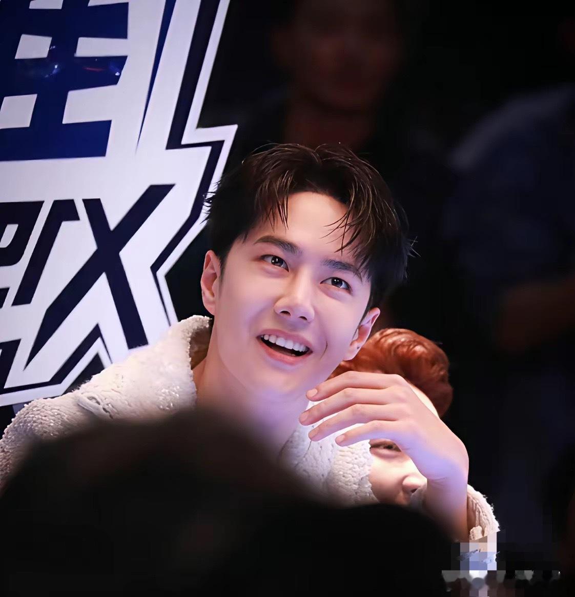 肖战可能没预料到汪涵可能也没预料到沉默寡言的王一博变了，现在是越来越不见外了，以