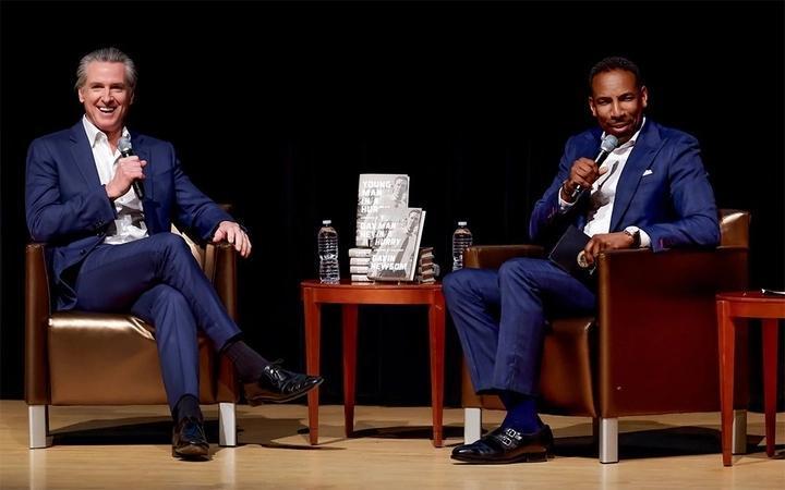 一句话毁掉总统梦？纽森失言戳破美国政坛种族潜规则。当地时间2月24日，加