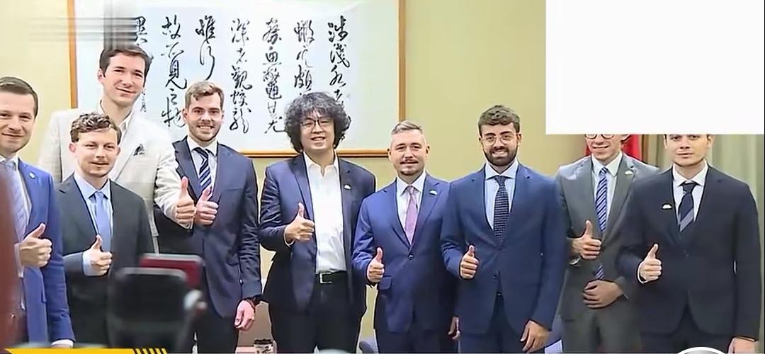 逆天！沈伯洋德国会场曝光？据台民视新闻网报道，11月12日在逃“涉嫌分裂国家