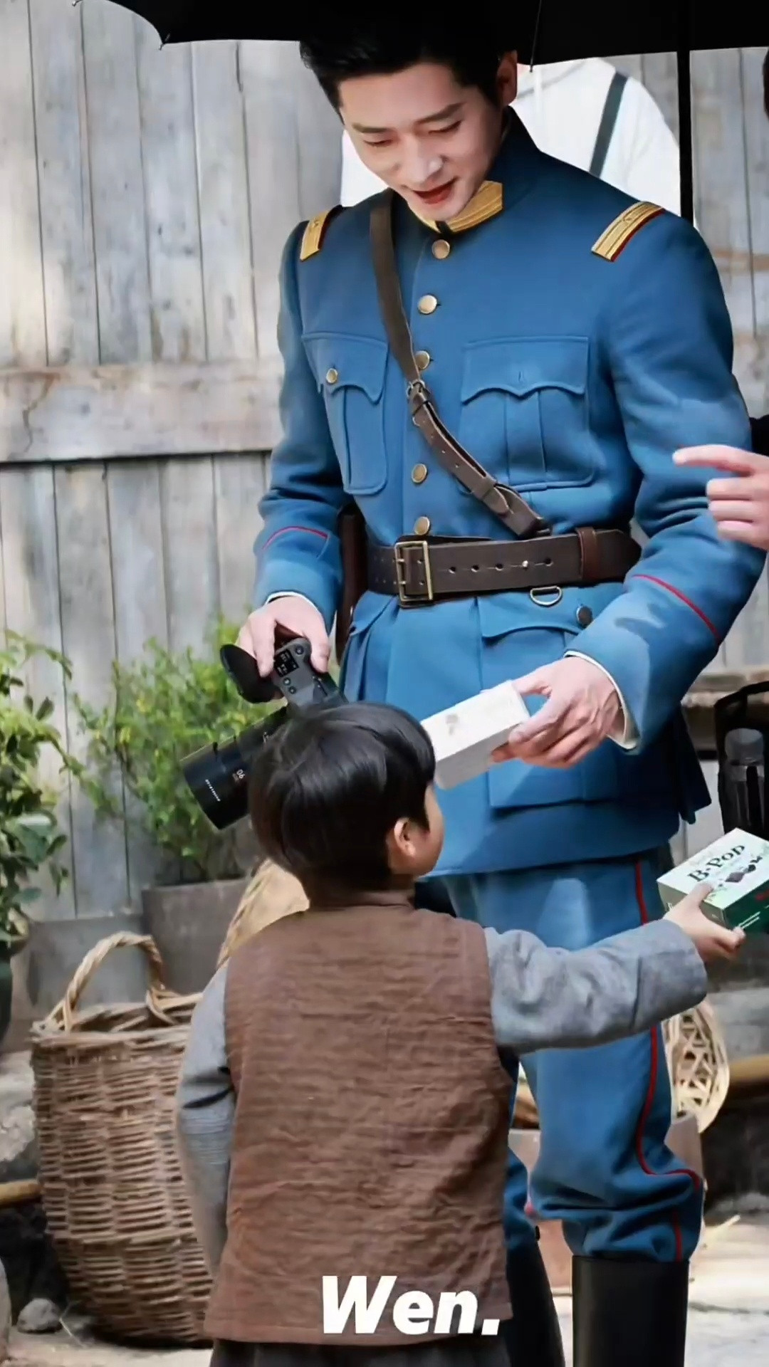 啊啊啊啊等我小了我也要丞磊哥哥天天抱着我陪我玩丞磊带娃人夫感