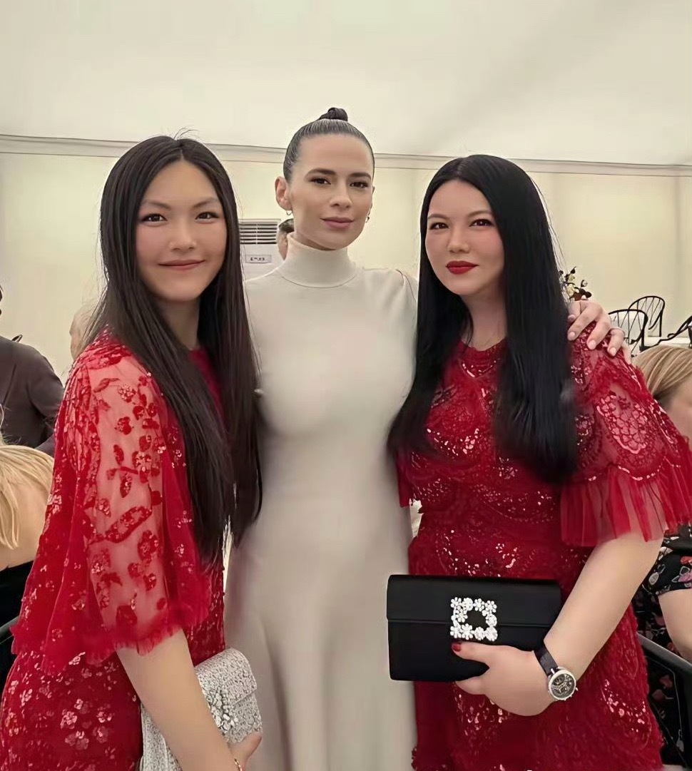 王诗龄能不能穿点年轻人的衣服？看起来和李湘傻傻分不清楚