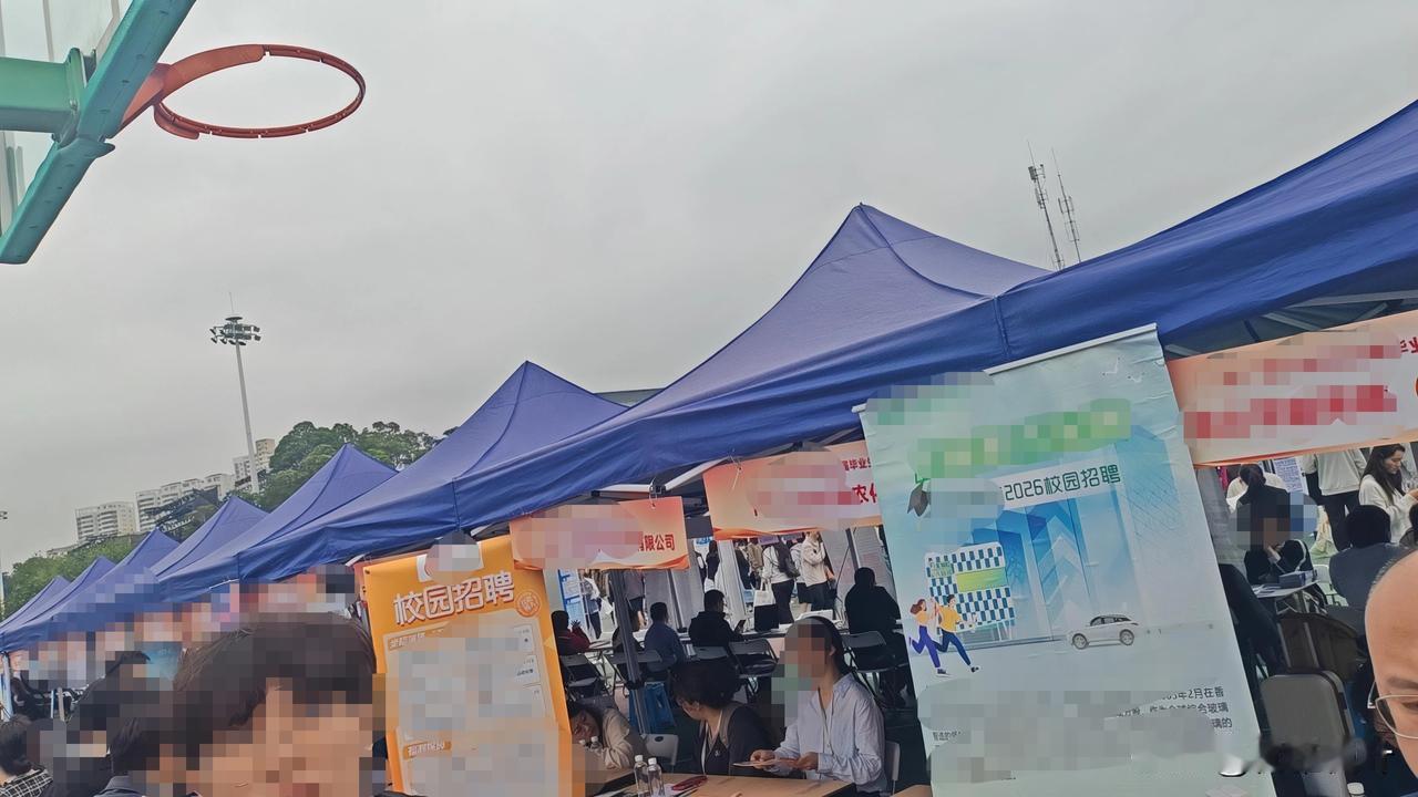 你们觉得招人年龄多大合适?招人要年轻的还是老的？昨天跟几个老板吃饭，为了