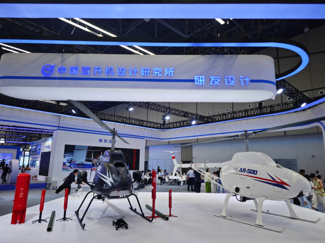 #2026垂直起降飞行器大会#在研发设计展区，AR-500W无人直升机、AR-500B无人直升机、A