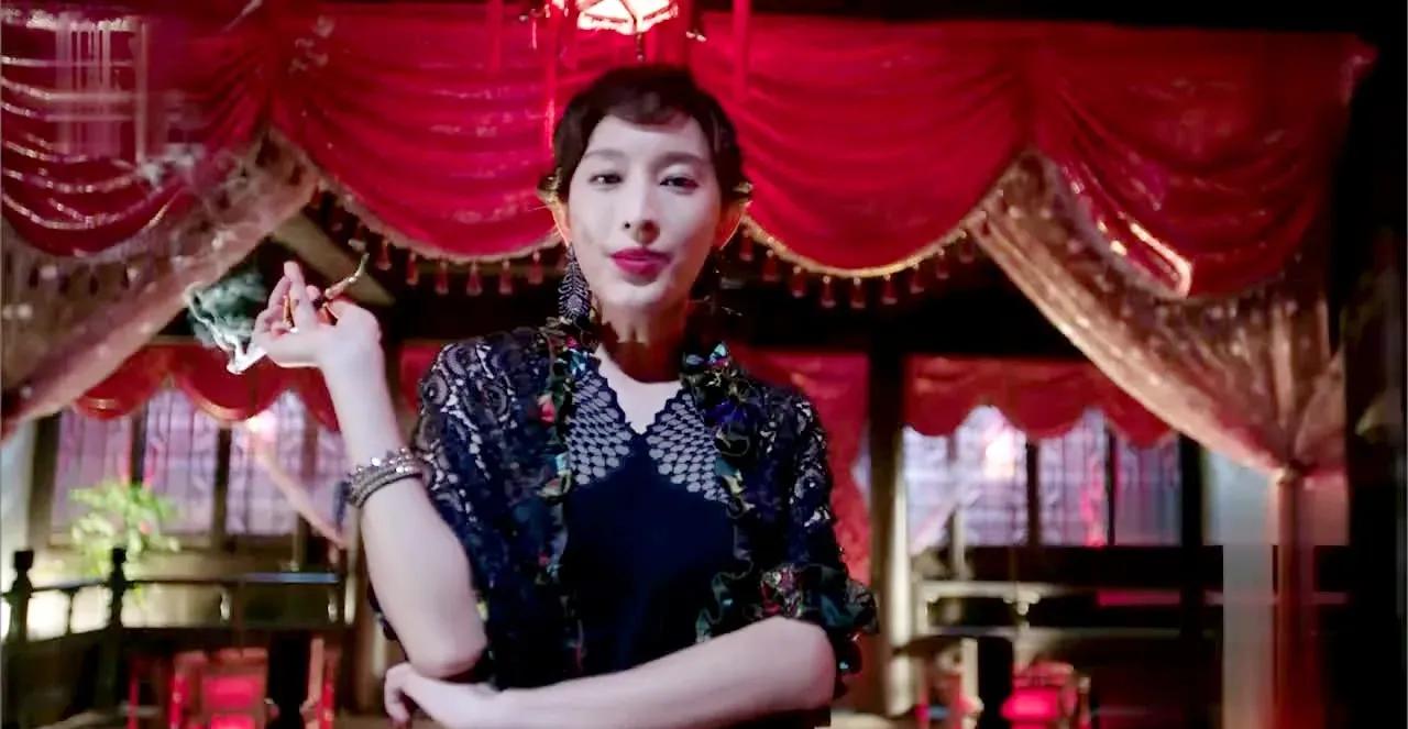 1922年，54岁的黄金荣告诉妻子林桂生：“我要娶露兰春，你交出正室的位子和家里