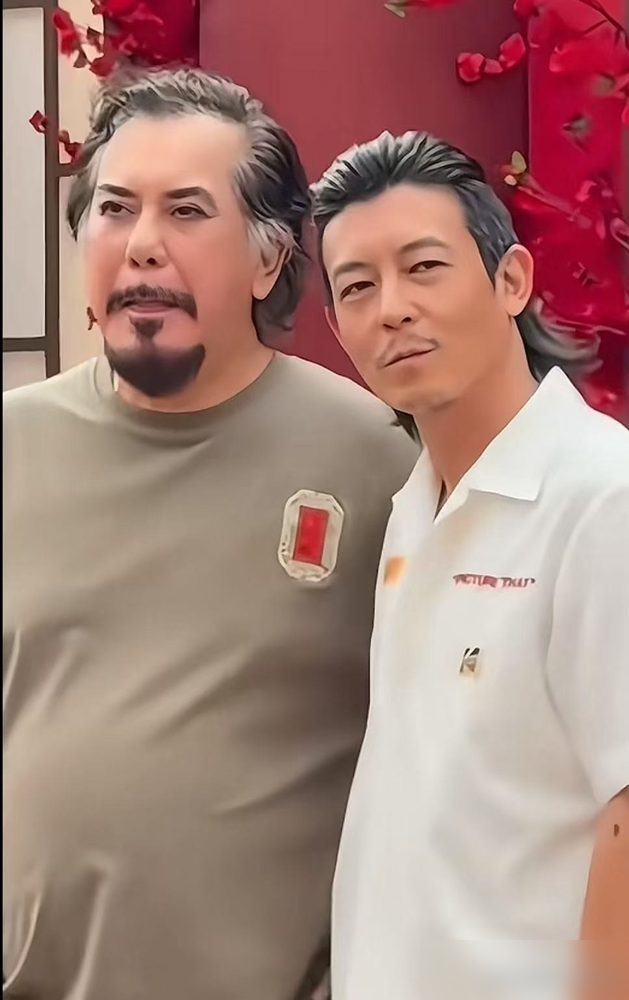 退圈16年，陈冠希突然杀回来了，片酬直接吃掉整部戏预算。马来的贺岁片《神马庙》，搭档干爹黄秋生。直播