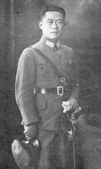 1948年，淮海战役，国民党军在崩溃前，邱清泉解除了12军副军长于一凡的职务，让