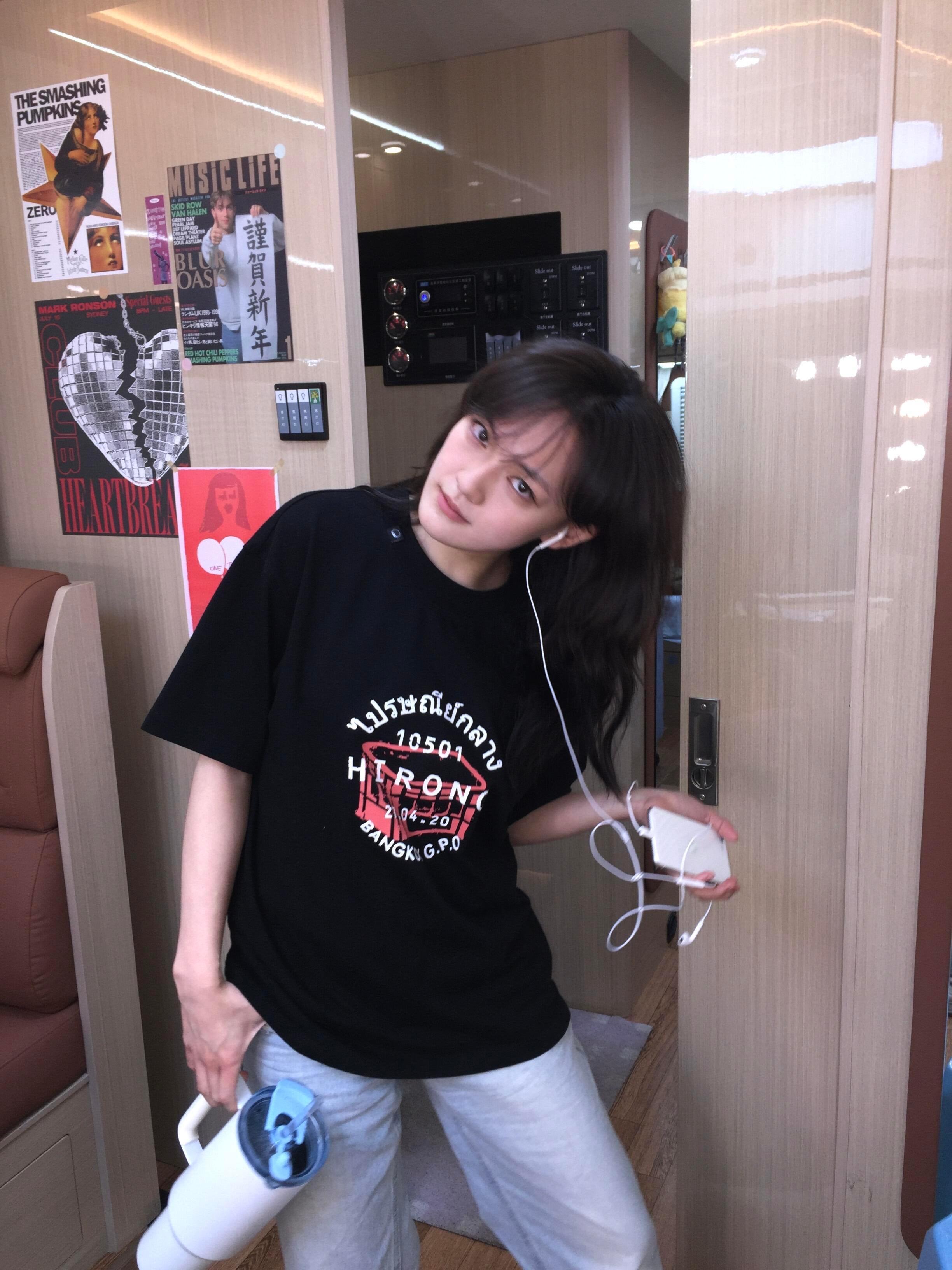 文淇说夏天要来了轻轻的我活了💋我也活了🥹