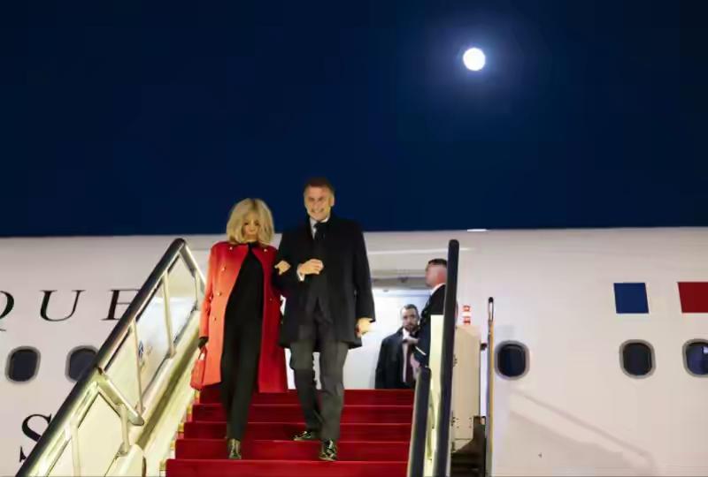 马克龙访华藏争议！80人团背后，多方博弈的分歧有多深？12月3日，马克龙带