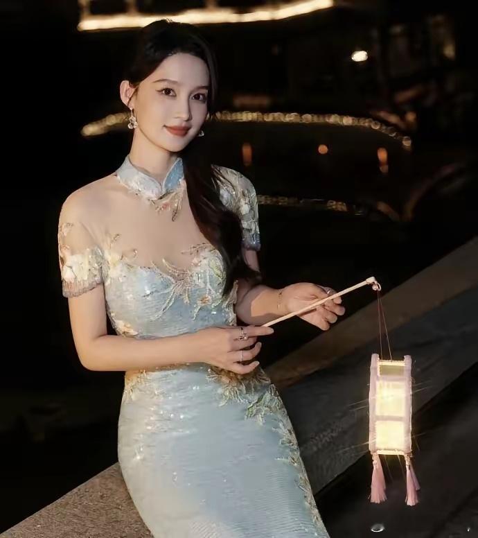 李沁、陈哲远主演的《一笑随歌》热度迟迟没破9000，急得一番女主李沁亲自下场摇人