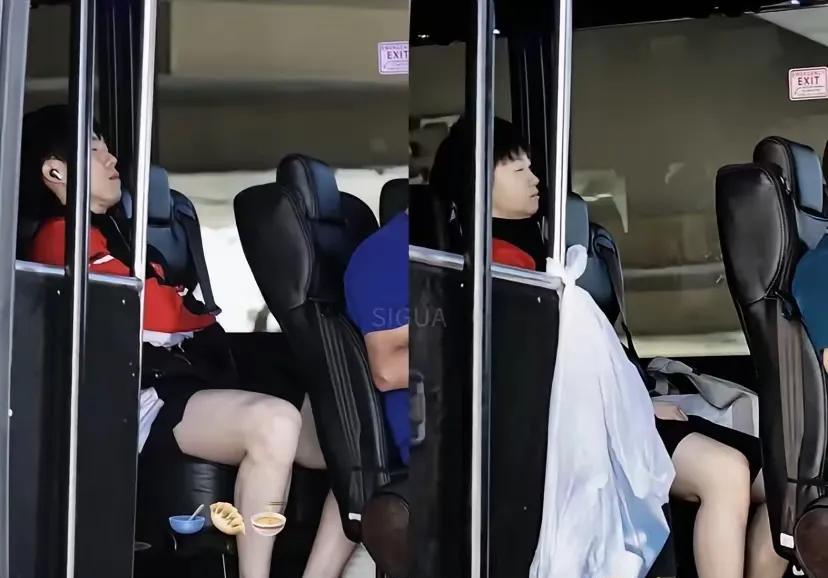 7月8日，上训的莎头都喜欢坐在第一个座位！每天都能看到莎莎早上上训无精打采的模