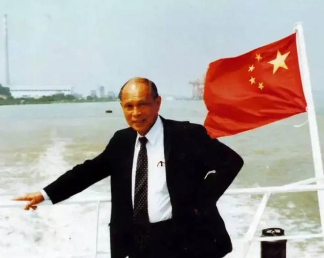 <em>霍英东家族</em>在香港是什么地位？就这么说，能棺材上盖国旗的，别说在香港，在全中国都是