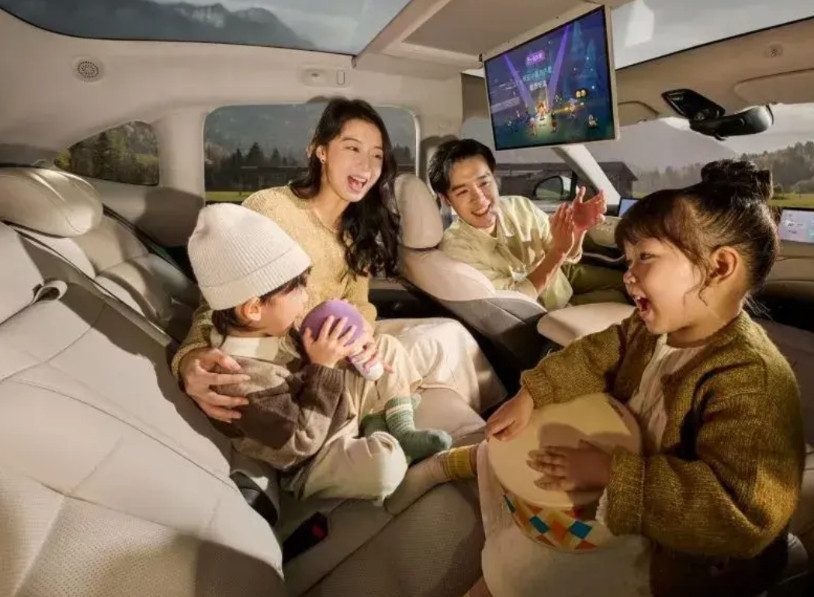 2025年上半年乘用车上市公司中，上汽集团营收2995.88亿元，仅次于比亚迪的