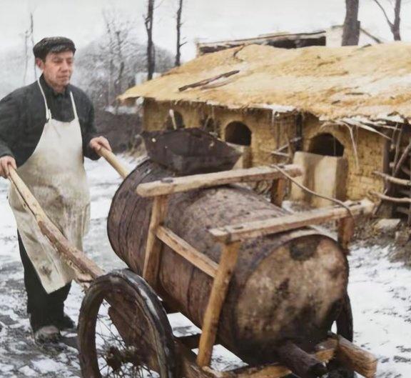 前三十年是解决了饿肚子而不是制造饿肚子，懂点道理怎么就这么难。不少人断章取