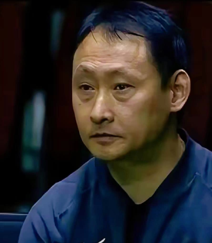 张本宇怕是要悔青肠子了！谁能想到张本智和跟薛飞打球时，观众满场喊“中国队加