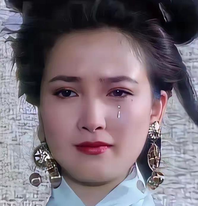李师师为什么看不上宋江？第一，长相实在拿不出手。原著写宋江：“眼如丹凤，眉似