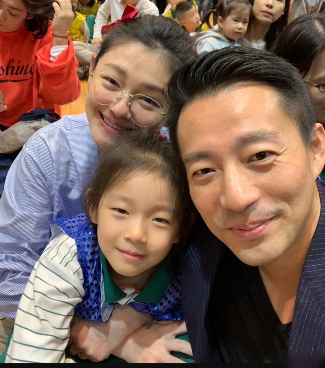 何穗生产不顺利上热搜，大S李小璐，盘点为了生娃拼过命的女星近日，一向低调的陈伟