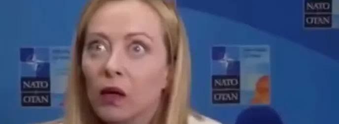 政坛女皇太敢了！梅洛尼会议中途喊“撑不住”跑向卫生间，特朗普都做不到