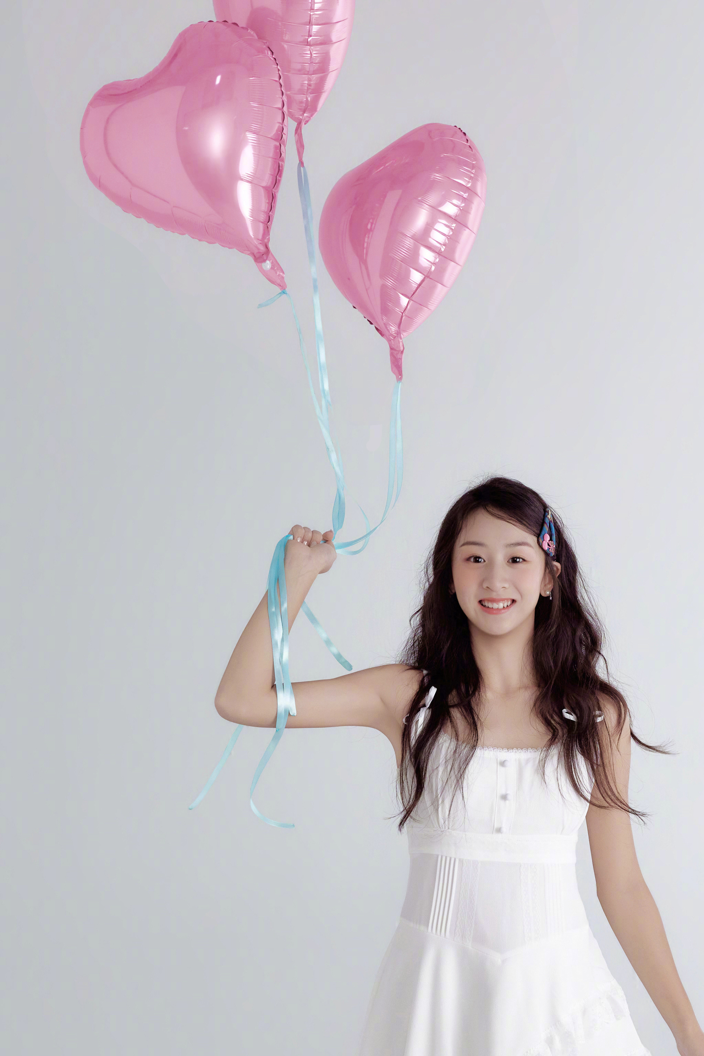 瞬间破防！森碟田雨橙迎来18岁生日，田亮叶一茜纷纷发文晒照庆生。从小灵动可爱的小