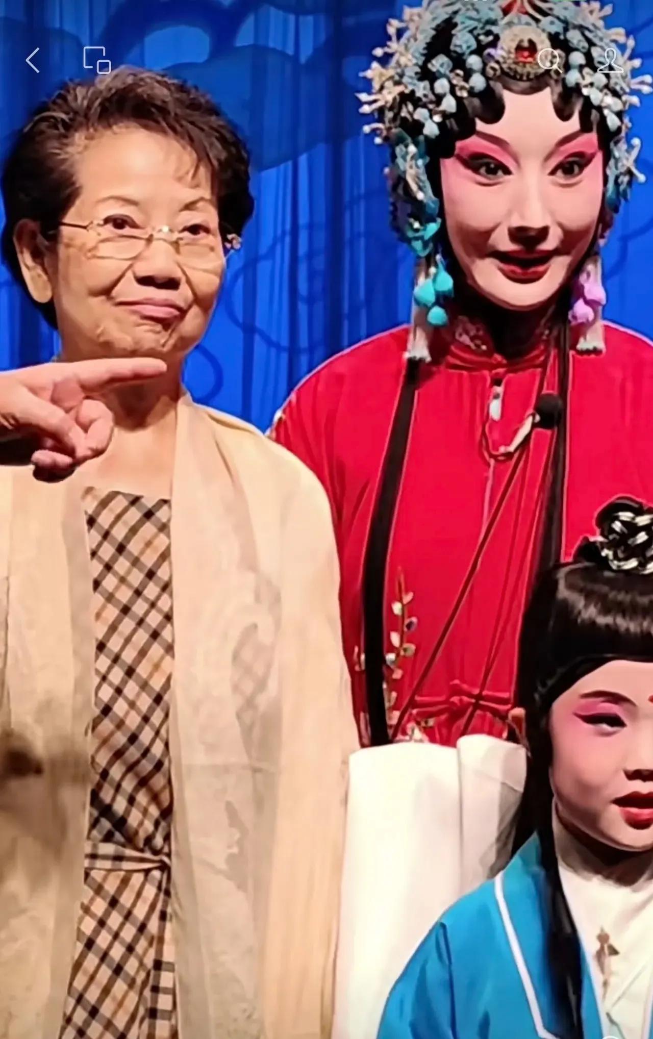 李维康对郭玮好重视哦，身体不好，可是20206年6月，郭玮的京剧专场《锁麟囊》演