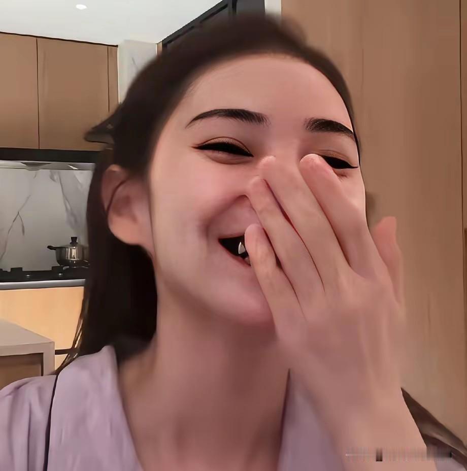 近两天小菲和马筱梅的直播日常，彻底打破外界所有嘈杂传闻，真实又温馨的画面，圈粉无
