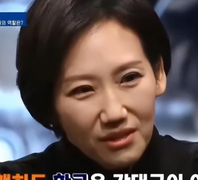太大胆了！韩国女专家在节目中，居然直接表示，自己的国家根本不是什么强国，并且她直